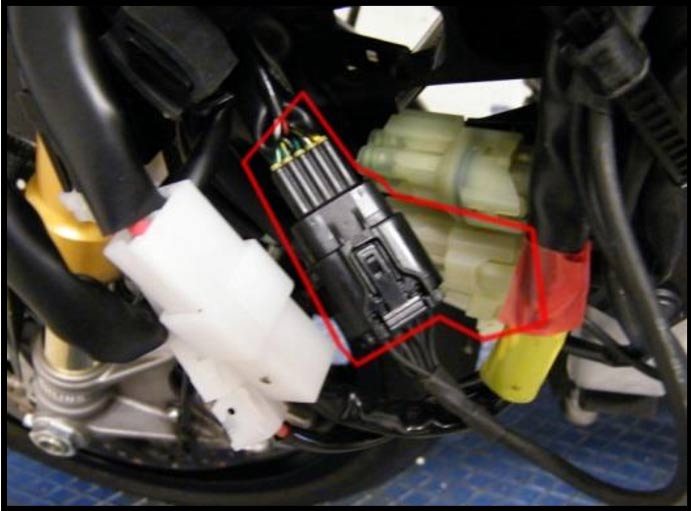 Anschlussstecker GPS Antenne an Yamaha R1