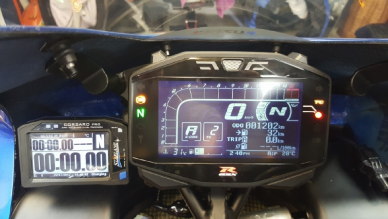 Laptimer GPS Corsaro an Suzuki GSX R 1000 Laptimer GPS Corsaro an Suzuki GSX R 1000